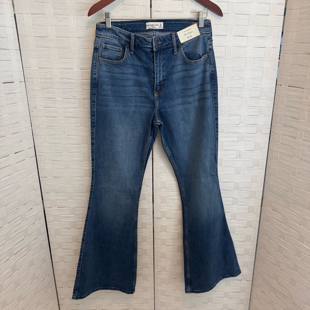 Abercrombie & Fitch The Flare Ultra High Rise Medium‎ Wash Jean Size 30/10R - Picture 3 of 14